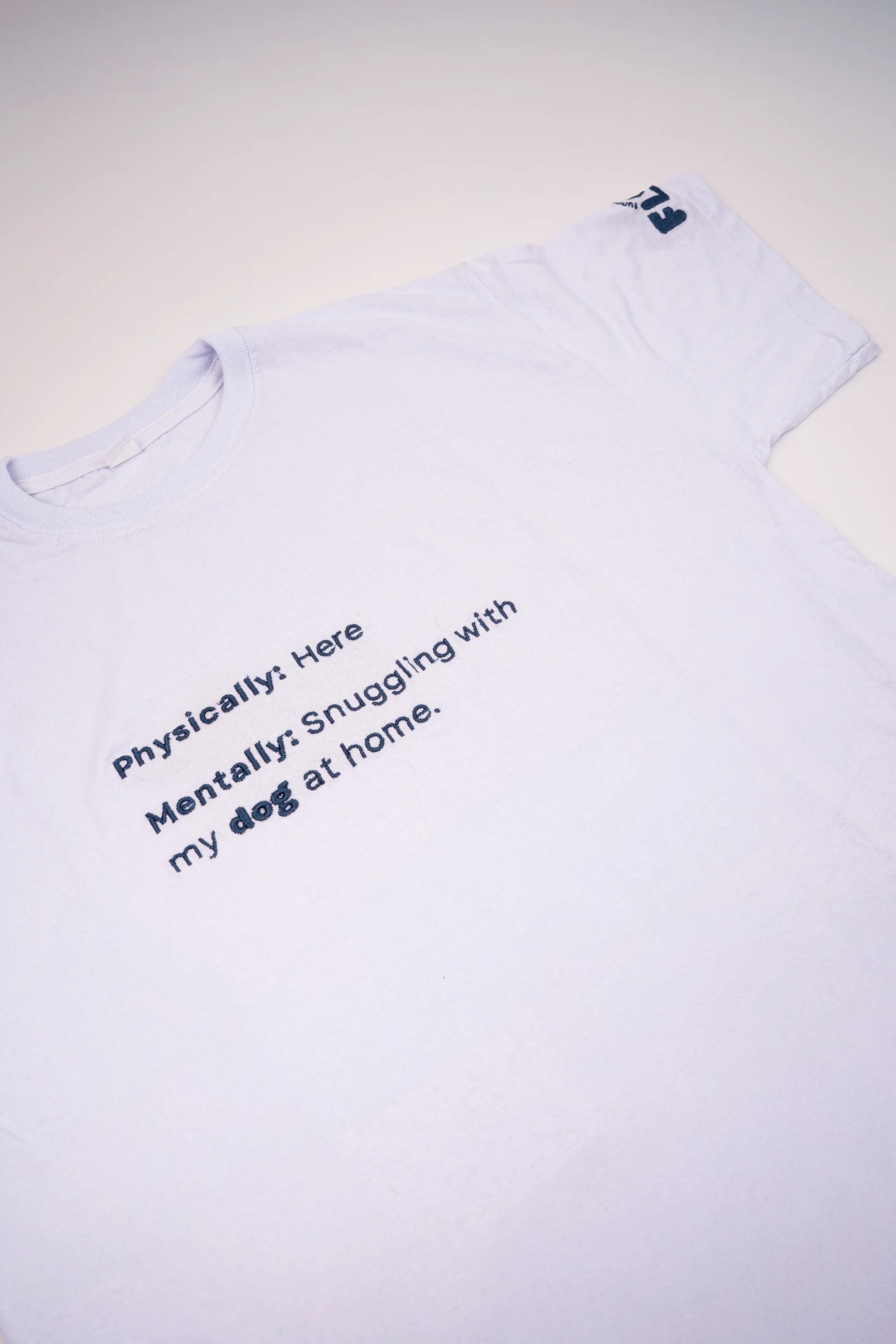 Camiseta Snuggling Dog