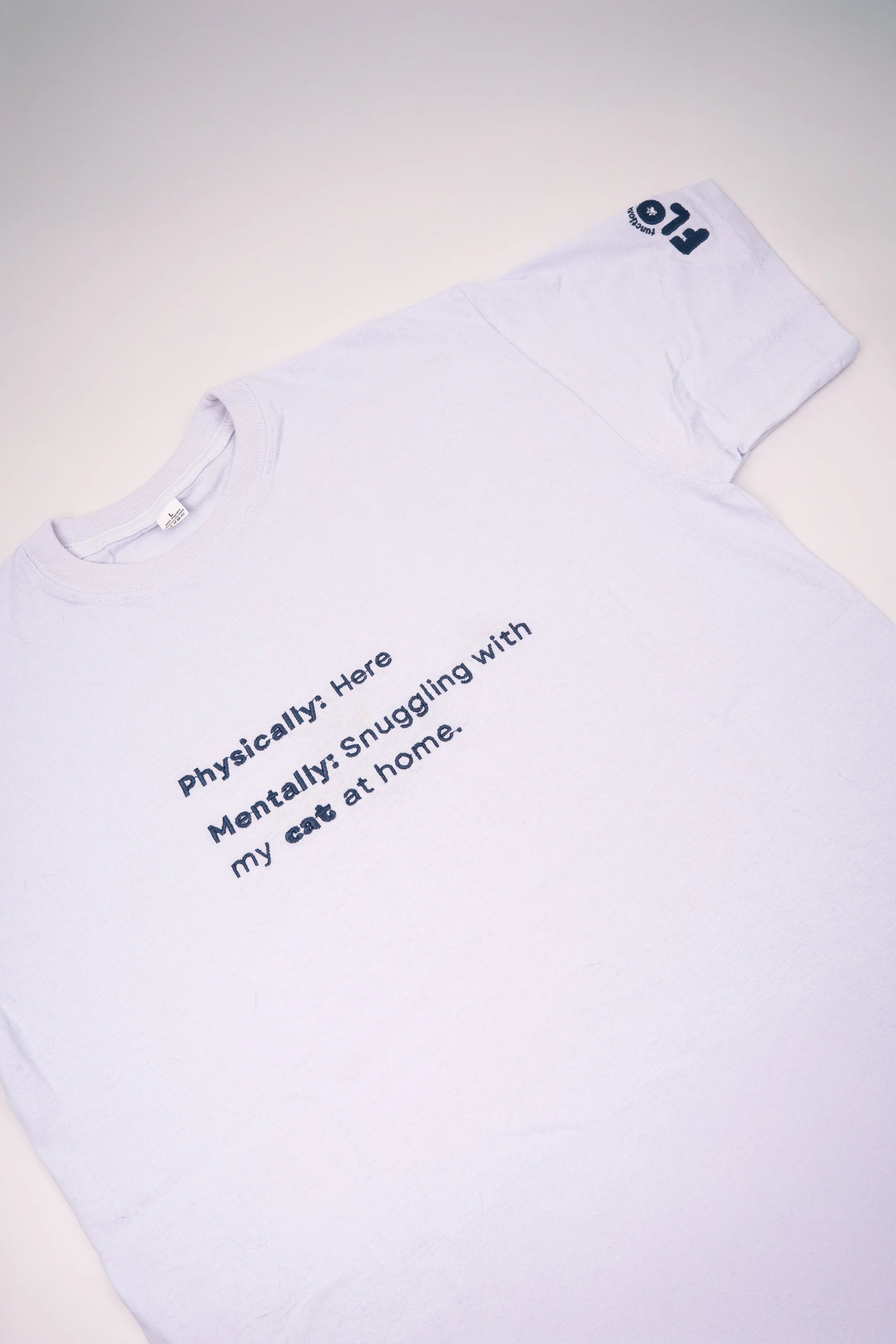 Camiseta  Snuggling Cat