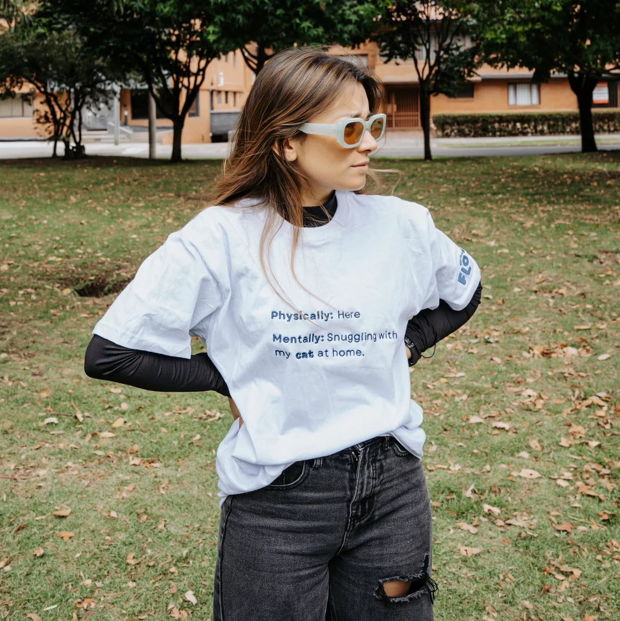 Camiseta  Snuggling Cat